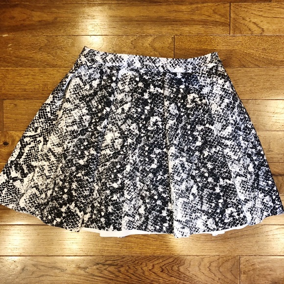 Abercrombie & Fitch Dresses & Skirts - ABERCROMBIE Python Print Pleated Skirt